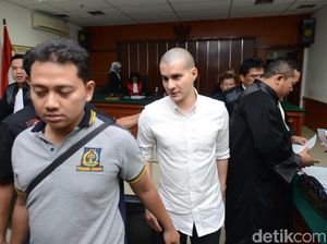 Kabar Pindah Agama hingga Terungkapnya Kejanggalan di Dakwaan Steve Emmanuel Kabar Pindah Agama hingga Terungkapnya Kejanggalan di Dakwaan Steve Emmanuel