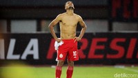 Pemain Persija Bruno Matos terlihat kecewa usai kalah dalam drama adu penalti.