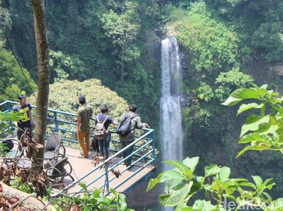 Foto: Curug Cimahi yang Eksotis di Bandung Barat