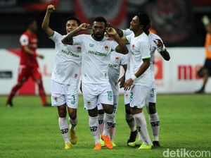 Kolev Protes Gol Tangan Patrich Wanggai, Wasit Bilang I Dont See Kolev Protes Gol Tangan Patrich Wanggai, Wasit Bilang I Dont See