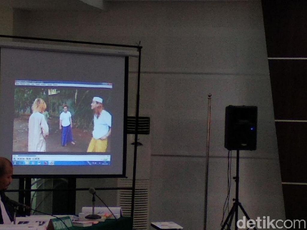 Hakim Tegur Pendukung Habib Bahar saat Pemutaran Video Penganiayaan Hakim Tegur Pendukung Habib Bahar saat Pemutaran Video Penganiayaan