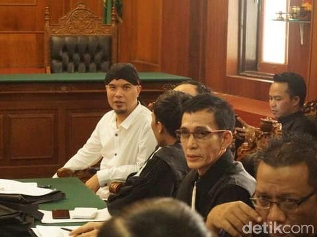 Keinginan Ahmad Dhani Lebaran Bareng Keluarga di Jakarta Pupus