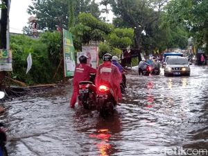 Hujan Sekejap, Kota Malang Dikepung Banjir