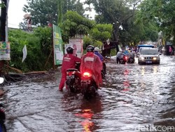 Hujan Sekejap, Kota Malang Dikepung Banjir