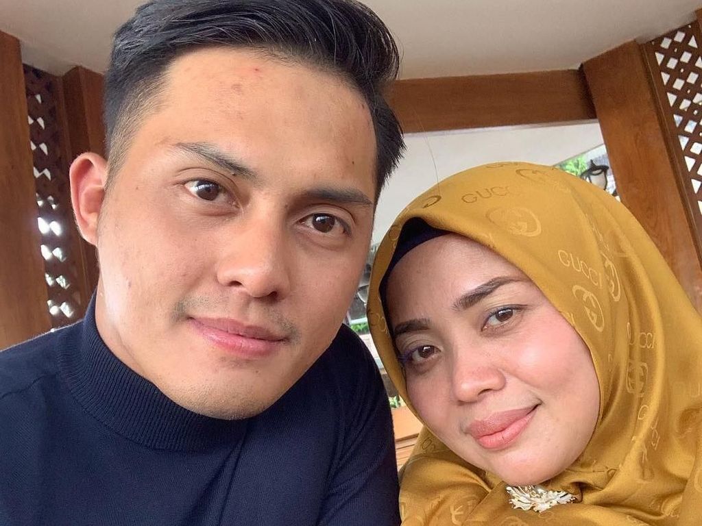 Penampakan Rumah Muzdalifah yang Disebut Dijual Rp 30 Miliar Penampakan Rumah Muzdalifah yang Disebut Dijual Rp 30 Miliar