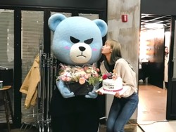 Ultah ke-22, Lisa BLACKPINK Dapat Kejutan Manis!