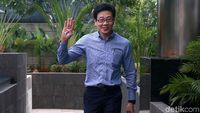 Senyum Samin Tan Saat Akan Diperiksa KPK