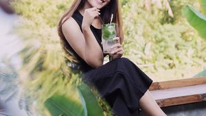 Model Cantik yang Nembak Sandiaga Uno Ini Ternyata Doyan Ngopi