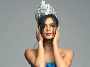 Naik Motor di Bali, Pia Wurtzbach Diingatkan Pakai Helm