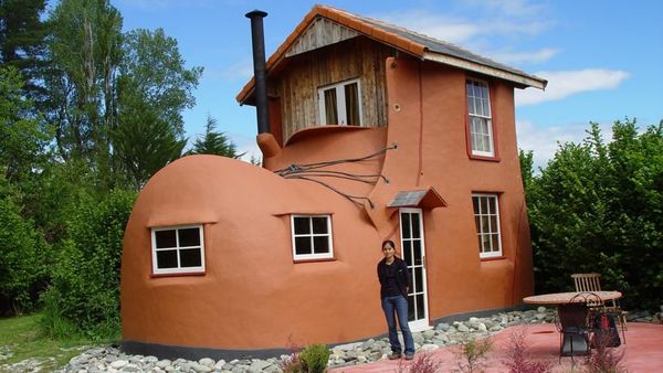 Terinspirasi Dongeng, Pria Ini Buat Rumah Berbentuk Sepatu Boots
