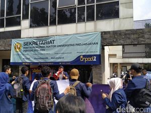 Mahasiswa Desak Rudiantara Gelar Pemilihan Rektor Unpad Hari Ini Mahasiswa Desak Rudiantara Gelar Pemilihan Rektor Unpad Hari Ini