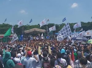 Buka dan Lempar Baju Lagi di Kampanye, Prabowo: Saya Tak Bisa Beri Uang