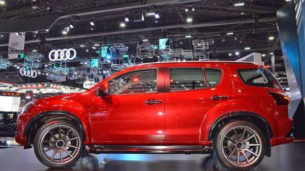 Isuzu MU-X Dibikin Ganteng