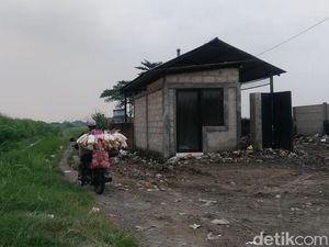 Cling! Sampah yang Meluber di Jalan Desa di Sidoarjo Kembali Bersih