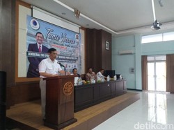 Di Probolinggo, Luhut Dicurhati Nelayan Soal Cantrang