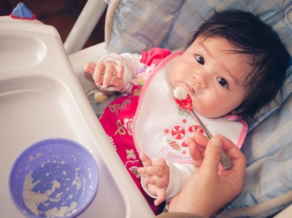 Campurkan MPASI dengan 5 Makanan Ini Agar Berat Badan Si Kecil Naik Campurkan MPASI dengan 5 Makanan Ini Agar Berat Badan Si Kecil Naik