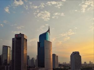 Senja Menyapa Jakarta