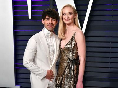 Foto: Joe Jonas dan Sophie Turner yang Nggak Kalah Mesra dari Nick-Priyanka