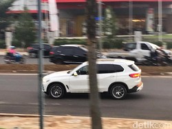 Model Baru SUV Mewah Jerman Jalan-jalan di BSD