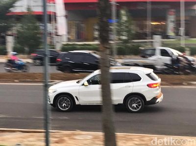 BMW X5 Model Baru Tertangkap Kamera di Jalanan BSD