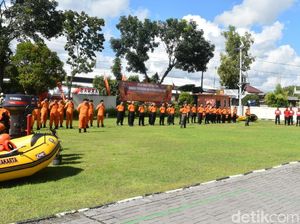 Basarnas Yogya Gelar Latihan Pertolongan di Permukaan Air Basarnas Yogya Gelar Latihan Pertolongan di Permukaan Air