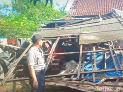 157 Rumah Rusak Akibat Puting Beliung di Bekasi