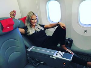 Travel Blogger Dikecam, Dia Naik First Class Anak-anaknya di Kelas Ekonomi