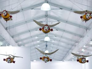 Patung Malaikat Kecil Heri Dono Melayang di Langit-langit Art Central Hong Kong Patung Malaikat Kecil Heri Dono Melayang di Langit-langit Art Central Hong Kong