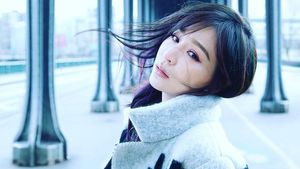 Foto: Penyanyi Cantik yang Bikin Heboh karena Tampil dengan Wajah Bengkak