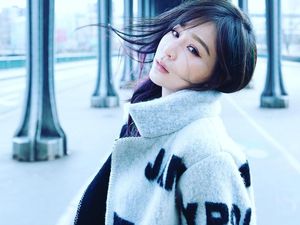 Foto: Penyanyi Cantik yang Bikin Heboh karena Tampil dengan Wajah Bengkak