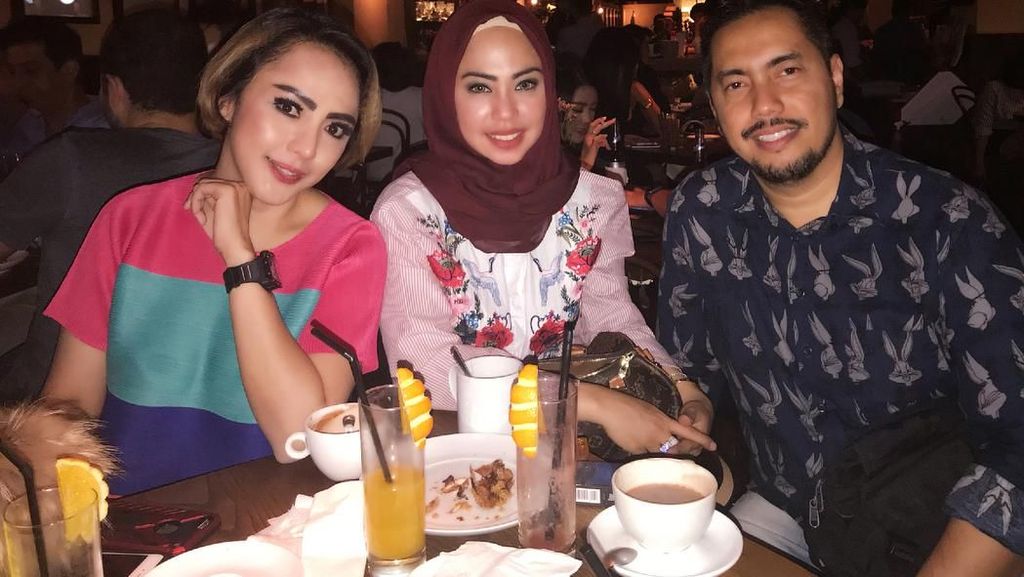 Mengintip Gaya Kulineran Heidy yang Mesra dengan Suaminya, Sunan Kalijaga Mengintip Gaya Kulineran Heidy yang Mesra dengan Suaminya, Sunan Kalijaga