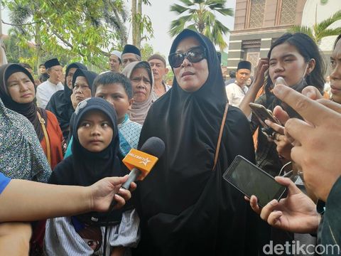 Anak ke-8 almarhumah Dian Al Mahri, Ratu Ayu Novianti/