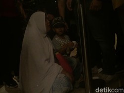 Ingin Bertemu Jokowi, Seorang Ibu Nangis Histeris di Lokasi Debat