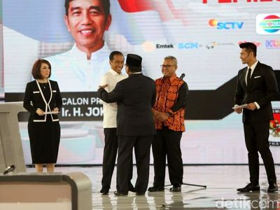 Momen Gregetnya Jokowi dan Prabowo Adu Gagasan di Debat Keempat