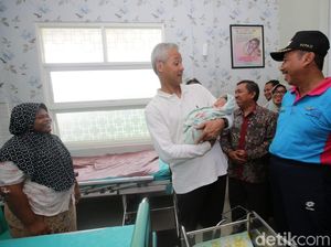 Di Rembang, Gubernur Ganjar Beri Nama Bayi Muhammad Joko Maruf