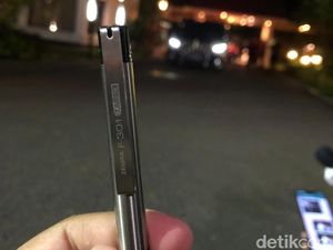 Debat Capres, Jokowi Sempat Pegang Dua Pulpen