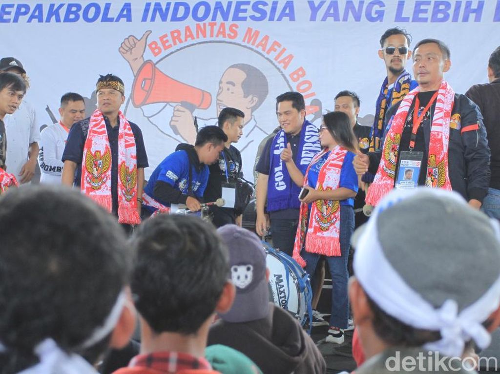 Dianggap Peduli Sepakbola, Tiga Organisasi Bobotoh Dukung Jokowi Dianggap Peduli Sepakbola, Tiga Organisasi Bobotoh Dukung Jokowi