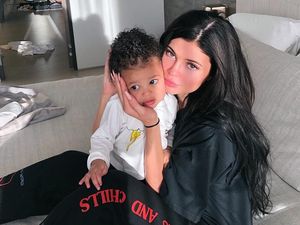 Kylie Jenner Pasang Billboard Demi Ultah Pacar Bikin Pengguna Jalan Takjub Kylie Jenner Pasang Billboard Demi Ultah Pacar Bikin Pengguna Jalan Takjub