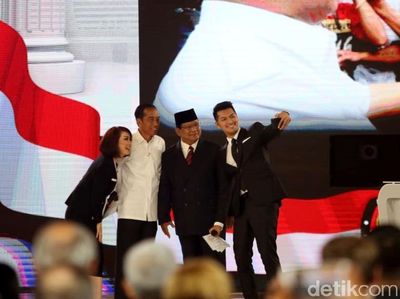 Wefie Prabowo-Jokowi Tutup Debat Keempat Pilpres 2019