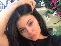 Kata Pakar Kulit Soal Scrub dari Kacang Kylie Jenner yang Dianggap Berbahaya