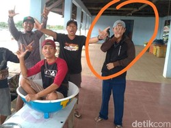 Honorer Dinas Kelautan Sukabumi Dipecat Gegara Pose Dua Jari