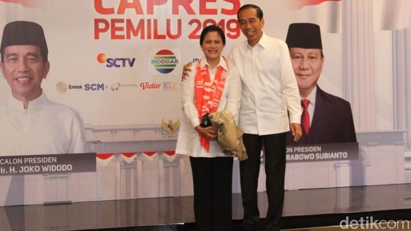 Deretan Gaya Iriana Pakai Syal 01 Saat Dampingi Jokowi di Debat Capres