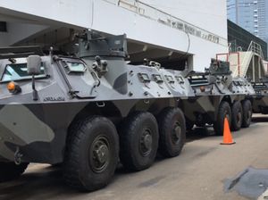 Gagahnya Panser Anoa Berjajar Siaga di Lokasi Debat Keempat Gagahnya Panser Anoa Berjajar Siaga di Lokasi Debat Keempat