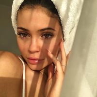 Rahasia Skincare 5 Artis Hollywood, Kim Kardashian hingga Angelina Jolie