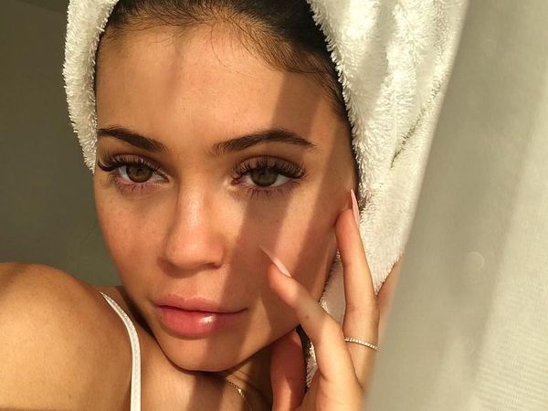 Foto: Wajah Polos Kylie Jenner saat Tak Pakai Makeup, Tetap Cantik