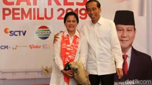 Romantis Banget, Jokowi Rangkul Iriana Saat Tiba di Shangri-La