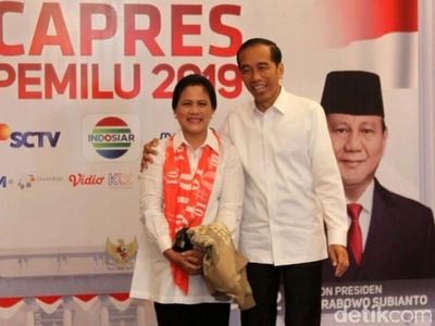 Romantis Banget, Jokowi Rangkul Iriana Saat Tiba di Shangri-La