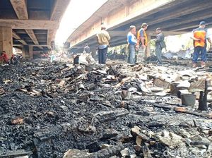 Ketua RT Jelaskan Awal Mula Kebakaran Kolong Tol Pluit Ketua RT Jelaskan Awal Mula Kebakaran Kolong Tol Pluit