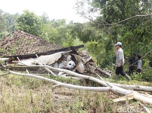 Cerita Nek Asih Lolos Dari Rumah Ambruk Diterjang Puting Beliung