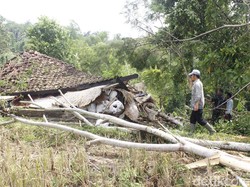 Cerita Nek Asih Lolos Dari Rumah Ambruk Diterjang Puting Beliung